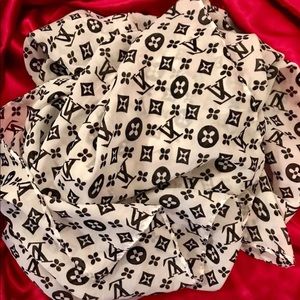 NWOT Satin Monogrammed scarf wrap 28”X50”🧣😍